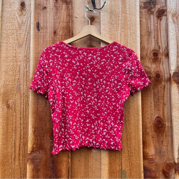 Hollister Y2K Red and White Floral Cropped Baby Tee 🌿 - Picture 8 of 10